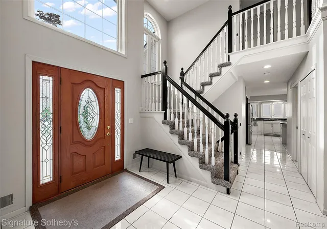 Photo 4 of Single family home for sale at 42280 Locklin Dr, Sterling Heights, MI 48314 | MLS# 20261035789 | Listing updated on 2026-09-17
