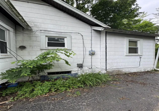 Homes for sale in Flint, MI | 2957 Mackin Rd, Flint, MI 48504 | MLS# 5050208020