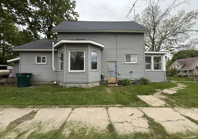 Photo 3 of Single family home for sale at 1801 S Washington Ave, Lansing, MI 48910 | MLS# 71026023127 | Listing updated on 2026-08-27