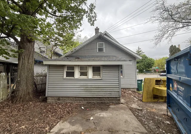 Photo 5 of Single family home for sale at 1801 S Washington Ave, Lansing, MI 48910 | MLS# 71026023127 | Listing updated on 2026-08-27