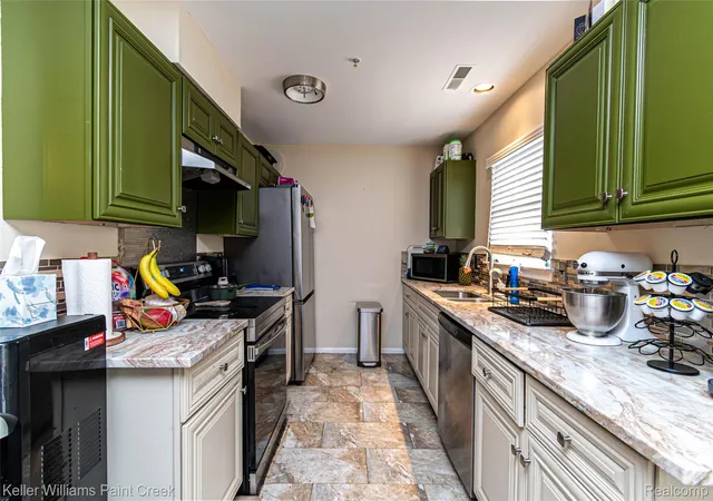 Listing Photo 4 - Condo for sale in building located at 1847 Campau Farms Cir, Detroit, MI 48207