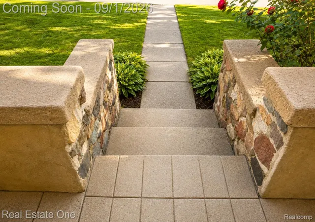Photo 3 of Single family home for sale at 206 Broadway, Springfield Charter Township Oakland, MI 48350 | MLS# 20261035921 | Listing updated on 2026-09-01