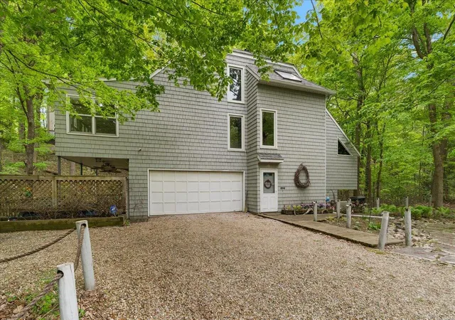 1st image of 604 Pine Ln, Sawyer, MI 49125 | MLS# 69026023177