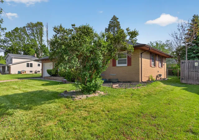 4th image of 2136 Bruce Ave, Lansing, MI 48915 | MLS# 55026023195