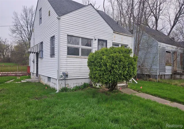 Photo 2 of Single family home for sale at 258 E Hobson Ave, Flint, MI 48505 | MLS# 20261036023 | Listing updated on 2026-07-06
