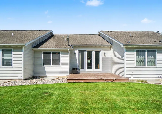 Listing Photo 2 - Condo for sale in building located at 4003 Eastbridge Rd, Stockbridge, MI 49285 - Unit #