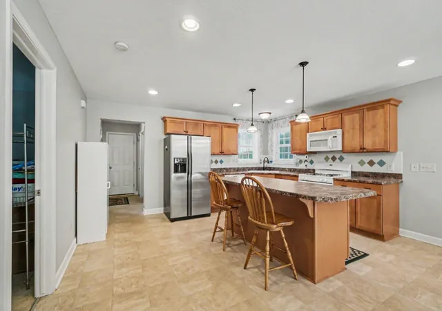 Listing Photo 4 - Condo for sale in building located at 4003 Eastbridge Rd, Stockbridge, MI 49285