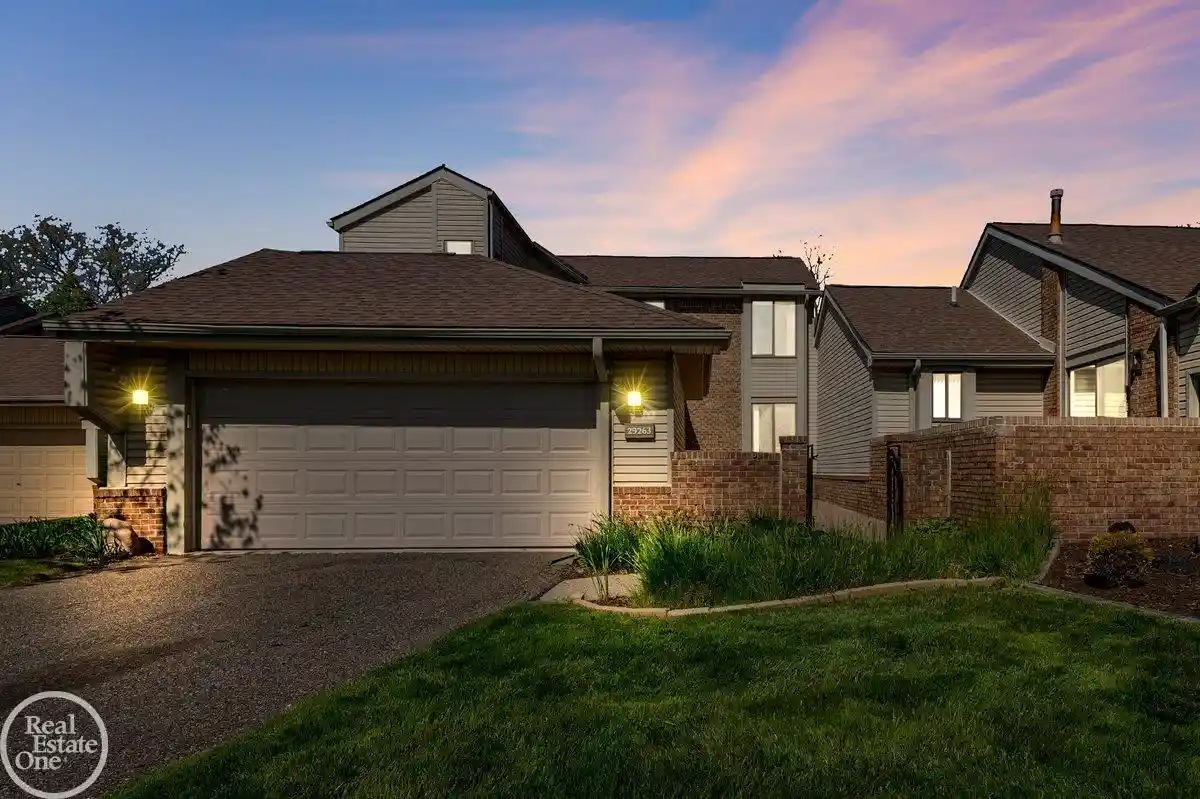 Listing Photo 1 - Condo for sale in 29263 W Chanticleer St located at 29263 W Chanticleer St, Southfield, MI 48034 - Unit 29263 W Chanticleer St