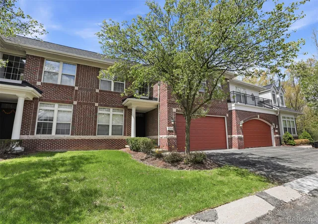 Photo 3 of Condo for sale at 4368 Gateway Cir, West Bloomfield, MI 48322 | MLS# 20261036067 | Listing updated on 2026-07-06