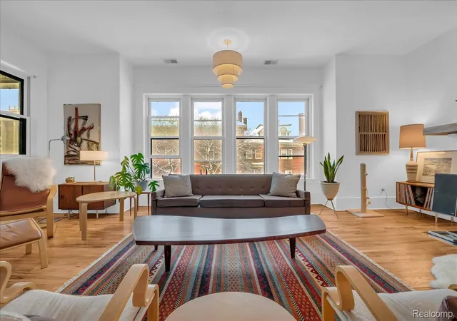 Listing Photo 3 - Condo for sale in building located at 615 W Hancock St, Detroit, MI 48201 - Unit #202