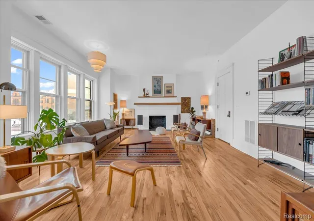 Listing Photo 4 - Condo for sale in building located at 615 W Hancock St, Detroit, MI 48201 - Unit #202