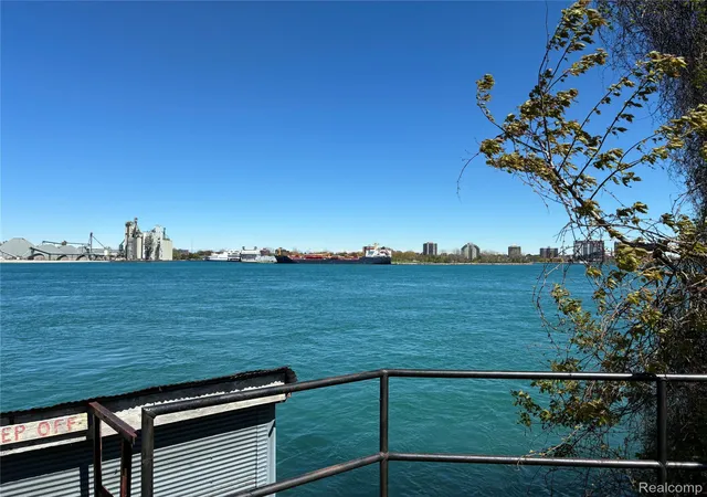 4th image of 804 Merchant St, Port Huron, MI 48060 | MLS# 20261036100