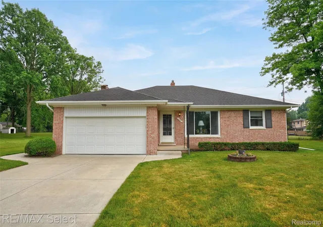 Photo 1 of Sale Pending at 1333 Hidden Oaks Ct, Flint, MI 48507 | MLS# 20261036157 | Listing updated on 2026-07-23