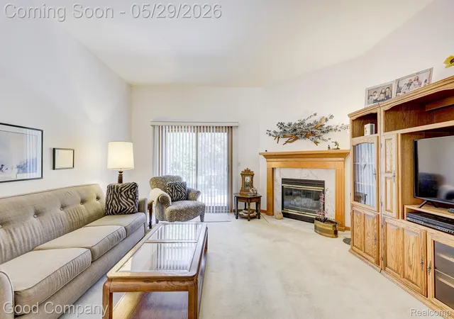 Listing Photo 5 - Condo for sale in building located at 4439 Larkspur Ct, Warren, MI 48092