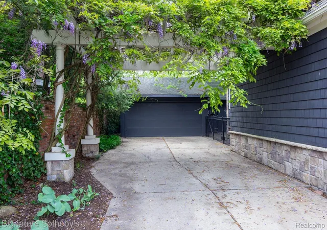 Photo 2 of Single family home for sale at 608 Purdy St, Birmingham, MI 48009 | MLS# 20261036248 | Listing updated on 2026-08-29