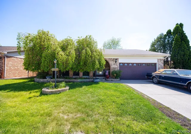 Photo 3 of Single family home for sale at 5858 Reuter St, Dearborn, MI 48126 | MLS# 20261036261 | Listing updated on 2026-07-06