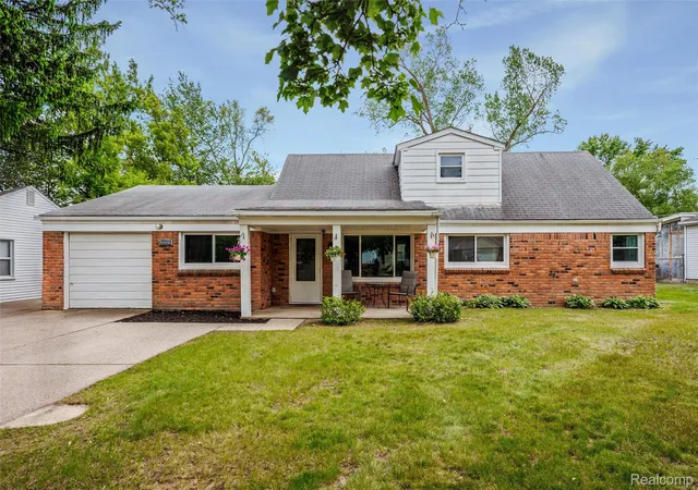 Photo 1 of Single Family Residence at 34685 Bridgeman St, Farmington Hills, MI 48335 | MLS# 20261036307 | | Sold on 2026-06-24