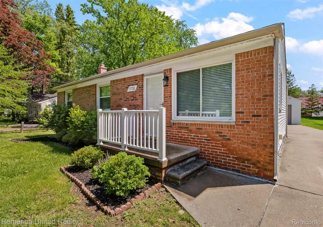 Photo 3 of Single family home for sale at 11722 Haller St, Livonia, MI 48150 | MLS# 20261036328 | Listing updated on 2026-09-28
