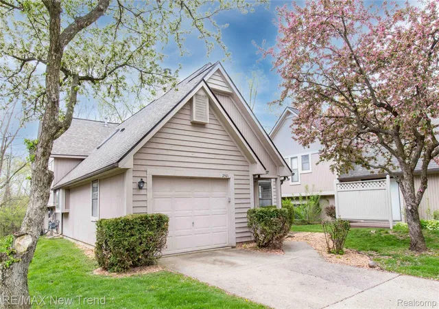 Photo 2 of Condo for sale at 2521 Country Village Ct, Ann Arbor, MI 48103 | MLS# 20261036344 | Listing updated on 2026-08-20