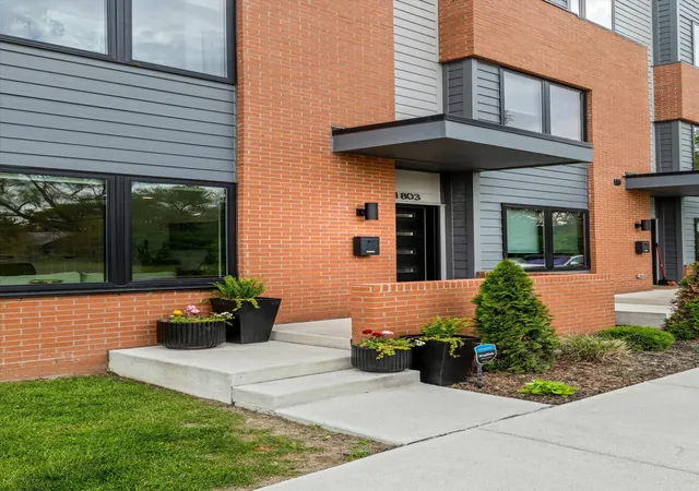 3rd image of 1803 Perry St, Detroit, MI 48216