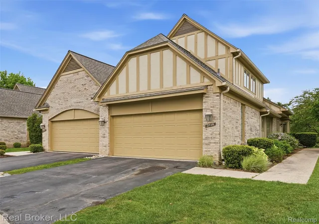 Photo 2 of Condo for sale at 2710 Maitland Dr, Ann Arbor, MI 48105 | MLS# 20261036384 | Listing updated on 2026-09-10