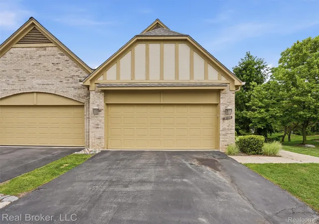 Photo 3 of Condo for sale at 2710 Maitland Dr, Ann Arbor, MI 48105 | MLS# 20261036384 | Listing updated on 2026-09-10