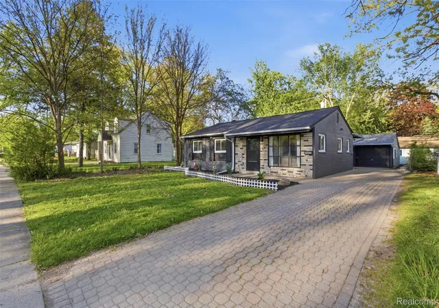 Photo 2 of Single family home for sale at 28032 Fairfax St, Southfield, MI 48076 | MLS# 20261036401 | Listing updated on 2026-09-01