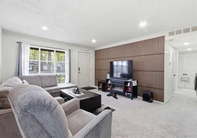 Photo 4 of Single family home for sale at 28032 Fairfax St, Southfield, MI 48076 | MLS# 20261036401 | Listing updated on 2026-09-01