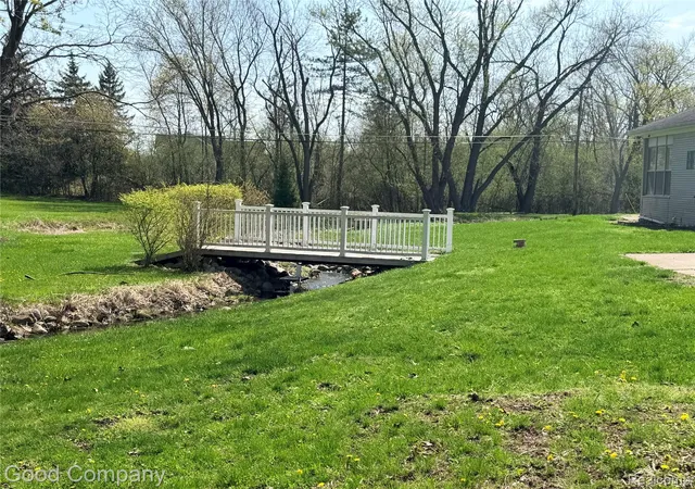 4th image of 25400 Springbrook Dr, Farmington Hills, MI 48336 | MLS# 20261036424