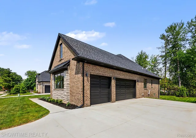 Photo 3 of Single family home for sale at 11695 Encore Dr, Utica, MI 48315 | MLS# 20261036462 | Listing updated on 2026-09-15