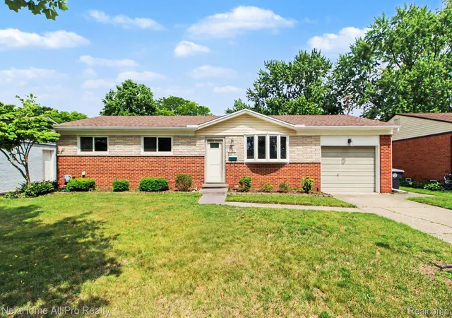 Photo 3 of Single family home for sale at 14242 Park St, Livonia, MI 48154 | MLS# 20261036472 | Listing updated on 2026-07-11