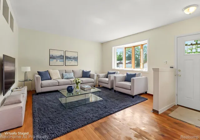Photo 4 of Single family home for sale at 14242 Park St, Livonia, MI 48154 | MLS# 20261036472 | Listing updated on 2026-09-30