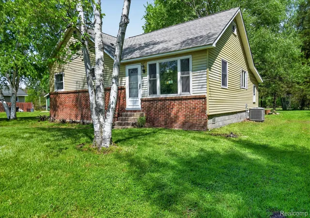 Homes for sale in Fort Gratiot Charter Township St Clair, MI | 3660 Keewahdin Rd, Fort Gratiot Charter Township St Clair, MI 48059 | MLS# 20261036549