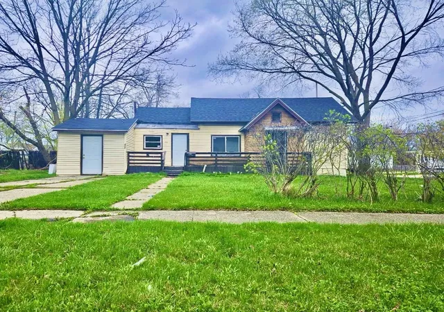 Photo 1 of Single family home for sale at 402 Oak St, Saginaw, MI 48604 | MLS# 5050208265 | Listing updated on 2026-06-03