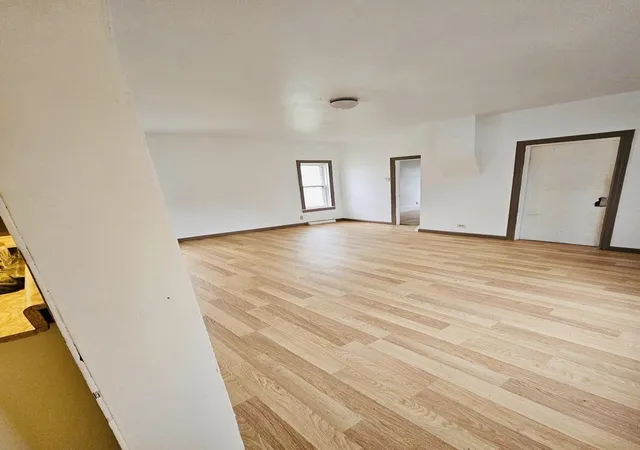Photo 3 of Single family home for sale at 402 Oak St, Saginaw, MI 48604 | MLS# 5050208265 | Listing updated on 2026-06-03