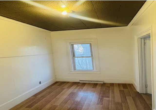Photo 4 of Single family home for sale at 402 Oak St, Saginaw, MI 48604 | MLS# 5050208265 | Listing updated on 2026-06-03