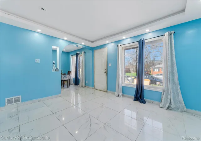Photo 4 of Single family home for sale at 8040 Plainview Ave, Detroit, MI 48228 | MLS# 20261036614 | Listing updated on 2026-10-01