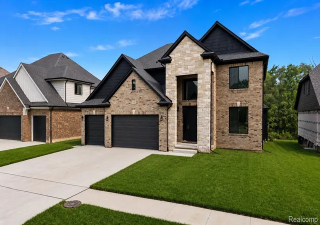 Photo 4 of Single family home for sale at 18901 Via Firenze Dr, Macomb, MI 48044 | MLS# 20261036647 | Listing updated on 2026-09-05