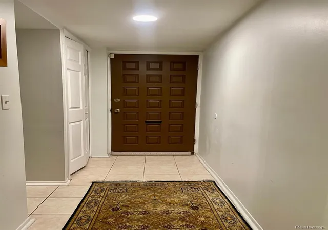 2nd image of 18344 University Park Dr, Livonia, MI 48152 | MLS# 20261036651