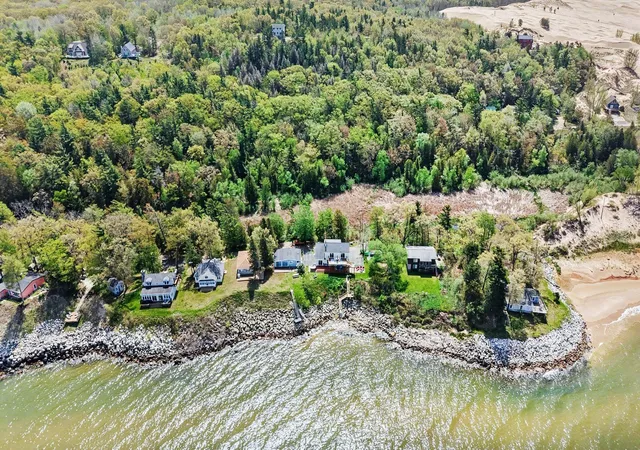 4th image of 3053 N Lakeshore Dr, Mears, MI 49436 | MLS# 65026023598