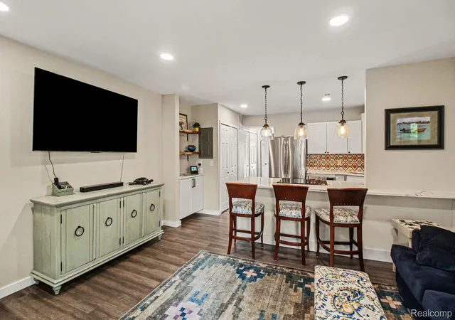 Listing Photo 4 - Condo for sale in building located at 851 Union St, MilfordVillage_Oakland, MI 48381 - Unit #40