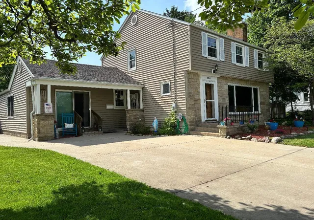 1st image of 404 Cedar St, Three Oaks, MI 49128 | MLS# 69026023604