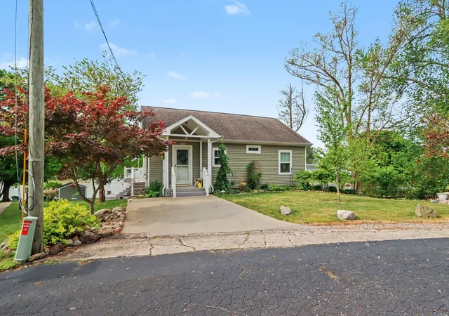 2nd image of 51509 Summit St, Paw Paw, MI 49079 | MLS# 66026023615
