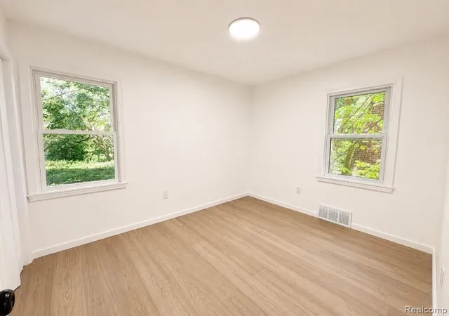 Photo 4 of Single family home for sale at 11552 Nottingham Rd, Detroit, MI 48224 | MLS# 20261036681 | Listing updated on 2026-08-21
