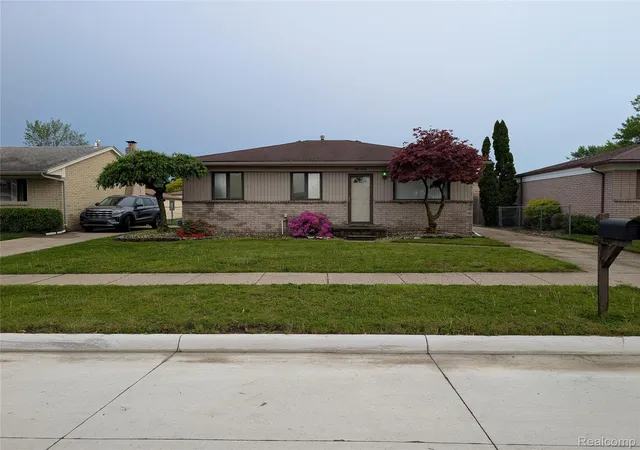Photo 1 of Single family home for sale at 16318 Wellington Ave, Roseville, MI 48066 | MLS# 20261036724 | Listing updated on 2026-09-01