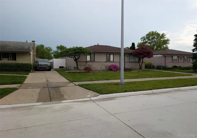 Photo 2 of Single family home for sale at 16318 Wellington Ave, Roseville, MI 48066 | MLS# 20261036724 | Listing updated on 2026-09-01