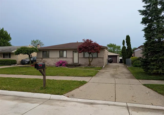 Photo 3 of Single family home for sale at 16318 Wellington Ave, Roseville, MI 48066 | MLS# 20261036724 | Listing updated on 2026-09-01