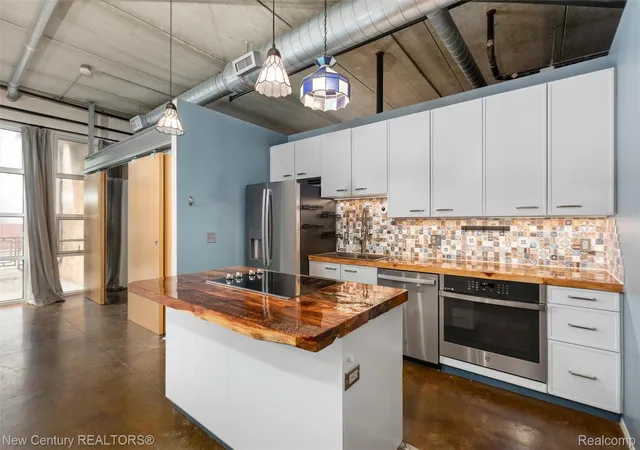 3rd image of 322 E Harrison Ave #4, Royal Oak, MI 48067 | MLS# 20261036746