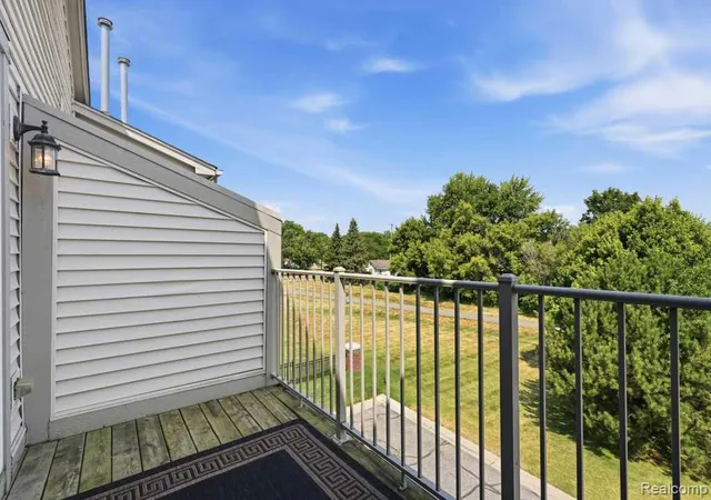 Listing Photo 2 - Condo for sale in building located at 3262 Johanna Ware W, Wixom, MI 48393
