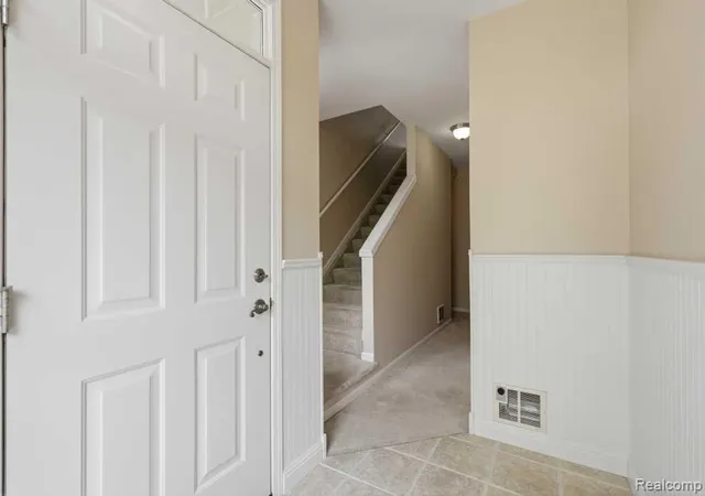 Listing Photo 4 - Condo for sale in building located at 3262 Johanna Ware W, Wixom, MI 48393